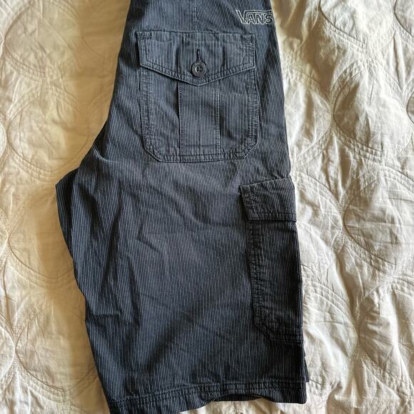 CLOSET CLEAR OUT!  Vintage VANS Men's Gray Pinstripe Cargo Shorts - Picture 3 of 3